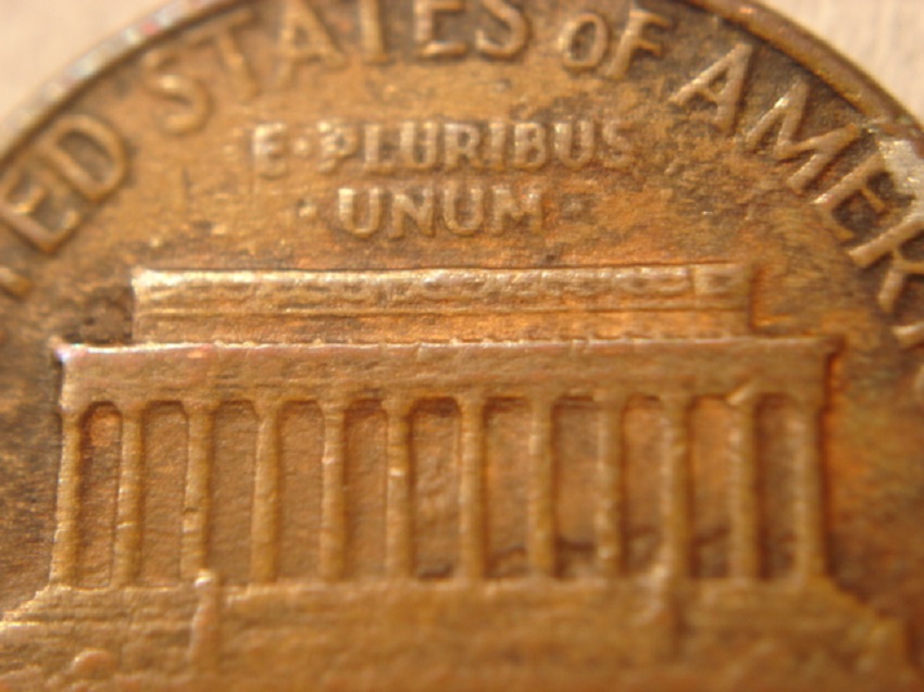 Copper-Lincoln-Memorial-Cent--Capped-Die-Error---Missing-Copper-Obv?